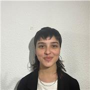 Profesora con certificado de Inglés C1(Cambridge) con más de 6 años de experiencia impartiendo clases online.